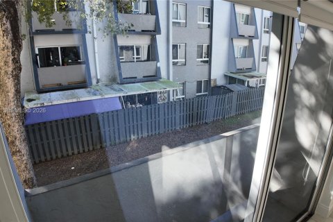 Apartment in Cutler Bay, Florida 3 bedrooms, 20773.04 sq.m. № 2003241 - photo 7