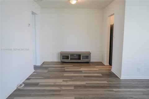 Condominio en alquiler en Hollywood, Florida, 1 dormitorio, 59.46 m2 № 2057627 - foto 9