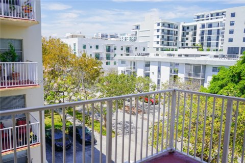 Condominio en Hollywood, Florida, 1 dormitorio  № 2057627