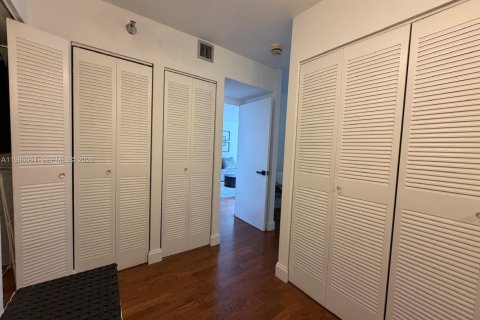 Condominio en alquiler en Aventura, Florida, 2 dormitorios, 105.54 m2 № 2047877 - foto 18