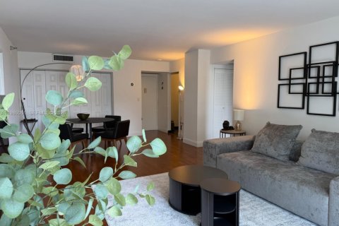 Condominio en alquiler en Aventura, Florida, 2 dormitorios, 105.54 m2 № 2047877 - foto 4