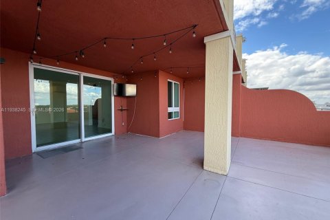 Condominio en alquiler en Miami, Florida, 2 dormitorios, 119.47 m2 № 1996270 - foto 25