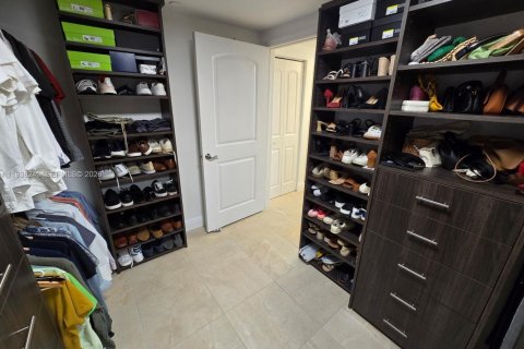 Copropriété à louer à Miami, Floride: 2 chambres, 119.47 m2 № 1996270 - photo 17