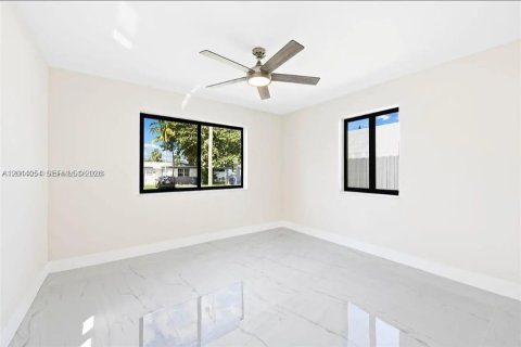 House in Hallandale Beach, Florida 2 bedrooms, 123.37 sq.m. № 2076368 - photo 7