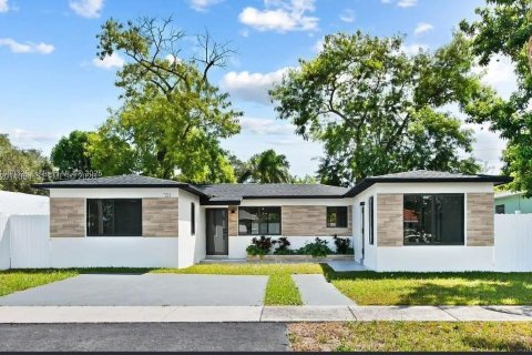 House in Hallandale Beach, Florida 2 bedrooms, 123.37 sq.m. № 2076368