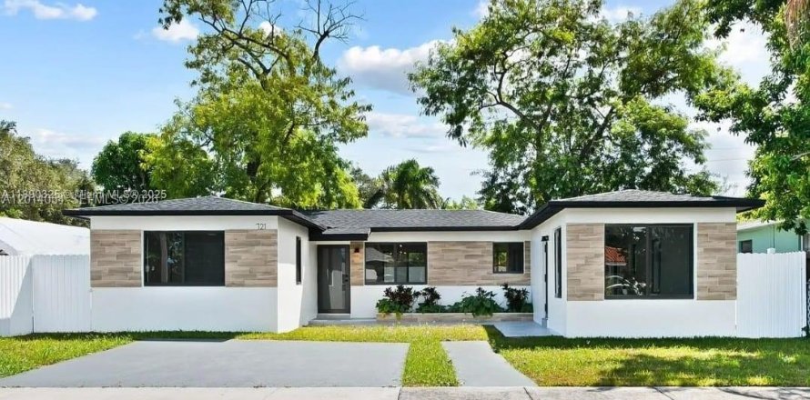 House in Hallandale Beach, Florida 2 bedrooms, 123.37 sq.m. № 2076368