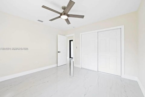 House in Hallandale Beach, Florida 2 bedrooms, 123.37 sq.m. № 2076368 - photo 8