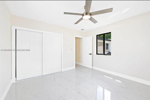 House in Hallandale Beach, Florida 2 bedrooms, 123.37 sq.m. № 2076368 - photo 10