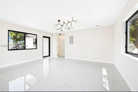 House in Hallandale Beach, Florida 2 bedrooms, 123.37 sq.m. № 2076368 - photo 6
