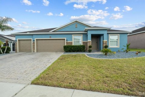 House in Winter Haven, Florida 4 bedrooms, 280.94 sq.m. № 2320883
