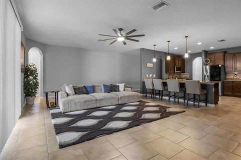 House in Winter Haven, Florida 4 bedrooms, 280.94 sq.m. № 2320883 - photo 6