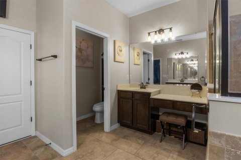 House in Winter Haven, Florida 4 bedrooms, 280.94 sq.m. № 2320883 - photo 10