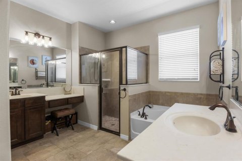 House in Winter Haven, Florida 4 bedrooms, 280.94 sq.m. № 2320883 - photo 12
