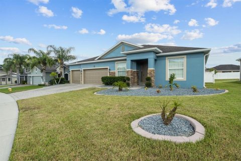 House in Winter Haven, Florida 4 bedrooms, 280.94 sq.m. № 2320883 - photo 2