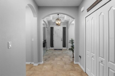 House in Winter Haven, Florida 4 bedrooms, 280.94 sq.m. № 2320883 - photo 3
