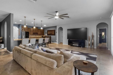House in Winter Haven, Florida 4 bedrooms, 280.94 sq.m. № 2320883 - photo 4