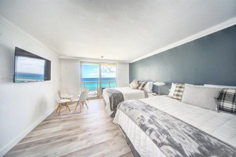 Condo in Sunny Isles Beach, Florida  № 1861241 - photo 13
