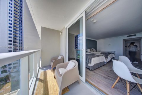 Condo in Sunny Isles Beach, Florida  № 1861241 - photo 11