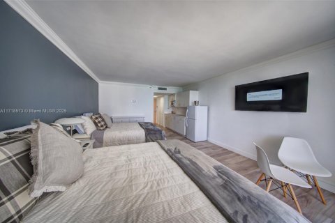Condo in Sunny Isles Beach, Florida  № 1861241 - photo 14