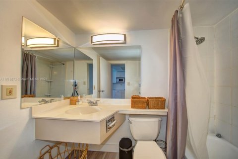 Condo in Sunny Isles Beach, Florida  № 1861241 - photo 16