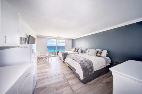 Condo in Sunny Isles Beach, Florida  № 1861241 - photo 12