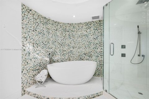 Condo in Sunny Isles Beach, Florida, 3 bedrooms  № 2013636 - photo 18