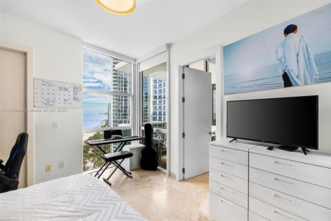 Condo in Sunny Isles Beach, Florida, 3 bedrooms  № 2013636 - photo 24
