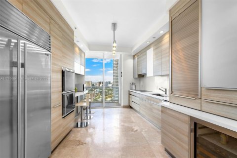 Condo in Sunny Isles Beach, Florida, 3 bedrooms  № 2013636 - photo 10