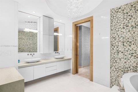 Condo in Sunny Isles Beach, Florida, 3 bedrooms  № 2013636 - photo 21