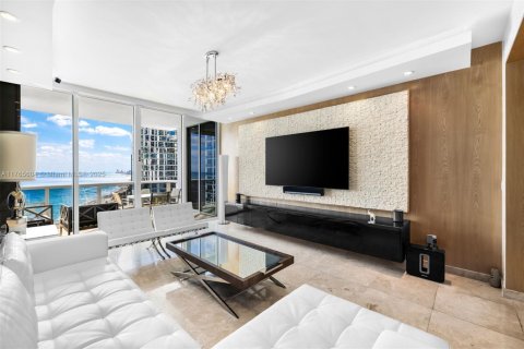 Condo in Sunny Isles Beach, Florida, 3 bedrooms  № 2013636 - photo 3