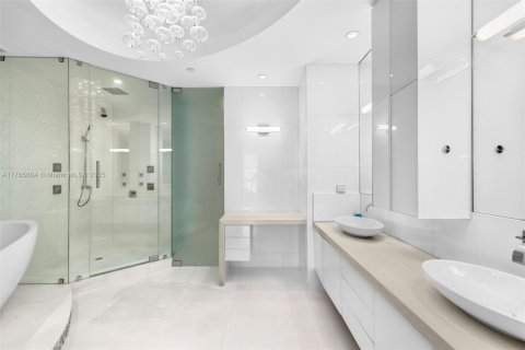 Condo in Sunny Isles Beach, Florida, 3 bedrooms  № 2013636 - photo 20