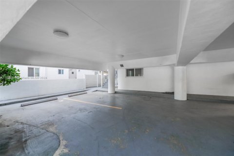 Купить кондоминиум в Майами-Бич, Флорида 1 спальня, 52.95м2, № 1981058 - фото 17