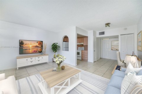 Кондоминиум с 1 спальней в Майами-Бич, Флорида № 1981058