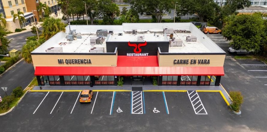 Commercial property in Kissimmee, Florida 614.18 sq.m. № 2141127