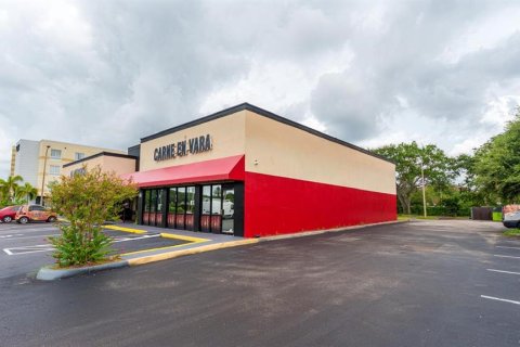Commercial property in Kissimmee, Florida 614.18 sq.m. № 2141127 - photo 12