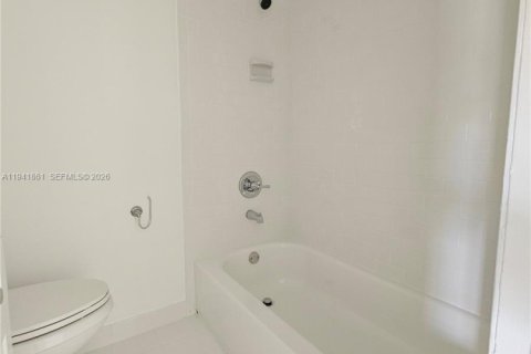 Apartment in West Miami, Florida 2 bedrooms, 74.32 sq.m. № 1999744 - photo 18