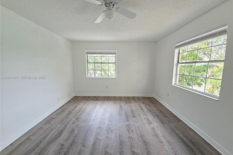 Apartment in West Miami, Florida 2 bedrooms, 74.32 sq.m. № 1999744 - photo 14