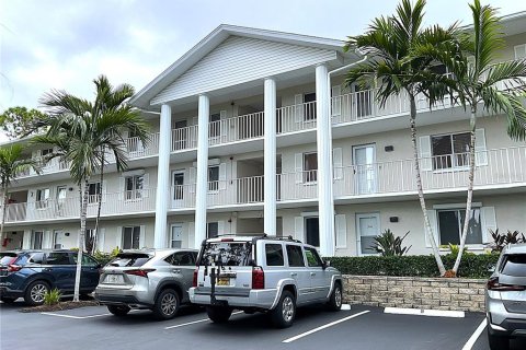 Apartamento en alquiler en Naples, Florida, 2 dormitorios, 102.19 m2 № 1905406 - foto 1