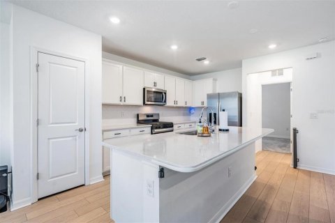 Casa en venta en Land O' Lakes, Florida, 5 dormitorios, 242.94 m2 № 1919193 - foto 5