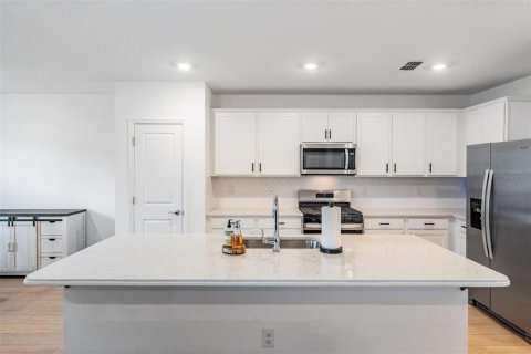 Casa en venta en Land O' Lakes, Florida, 5 dormitorios, 242.94 m2 № 1919193 - foto 9