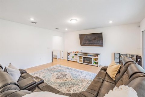 Casa en venta en Land O' Lakes, Florida, 5 dormitorios, 242.94 m2 № 1919193 - foto 10