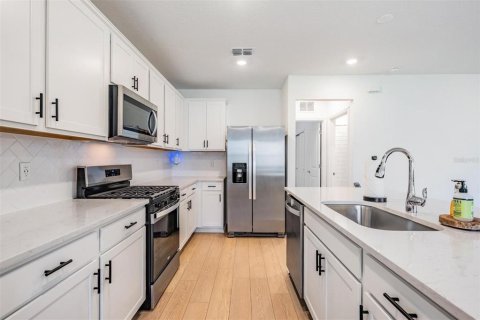 Casa en venta en Land O' Lakes, Florida, 5 dormitorios, 242.94 m2 № 1919193 - foto 6
