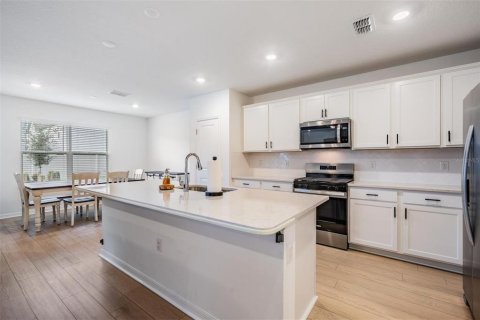 Casa en venta en Land O' Lakes, Florida, 5 dormitorios, 242.94 m2 № 1919193 - foto 8