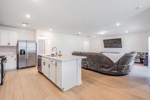 Casa en venta en Land O' Lakes, Florida, 5 dormitorios, 242.94 m2 № 1919193 - foto 7