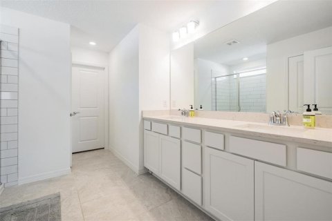 Casa en venta en Land O' Lakes, Florida, 5 dormitorios, 242.94 m2 № 1919193 - foto 28