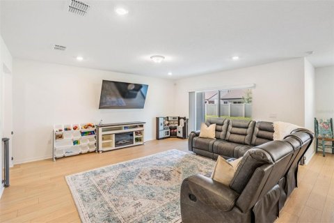 Casa en venta en Land O' Lakes, Florida, 5 dormitorios, 242.94 m2 № 1919193 - foto 11