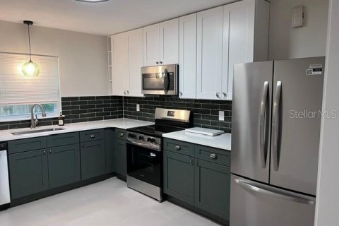 Снять в аренду виллу или дом в Гейнсвилл, Флорида 4 спальни, 145.48м2, № 2198483 - фото 2