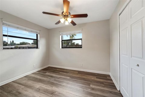 Купить виллу или дом в Окленд-Парк, Флорида 4 спальни, 138.89м2, № 1998673 - фото 12