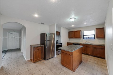 Купить виллу или дом в Окленд-Парк, Флорида 4 спальни, 138.89м2, № 1998673 - фото 7