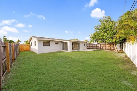 Купить виллу или дом в Окленд-Парк, Флорида 4 спальни, 138.89м2, № 1998673 - фото 29